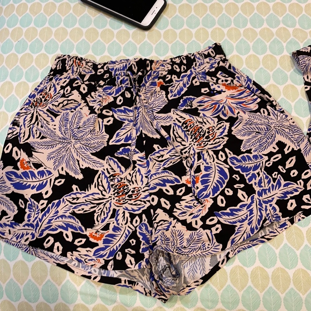 2 piece short set. - Picture 2 of 3